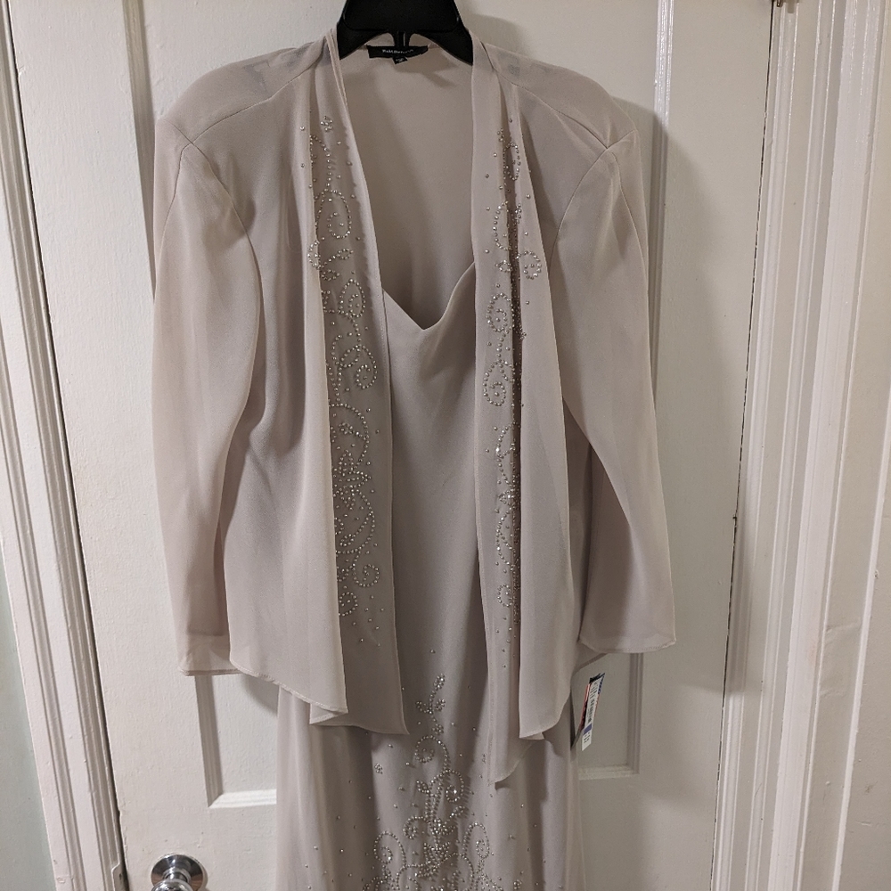 R&M Richards women beautiful embroidered shawl and front dress 18w